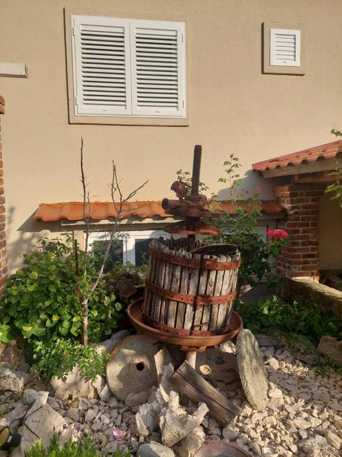 Novouredeni Apartman Marko Mundanije Dış mekan fotoğraf